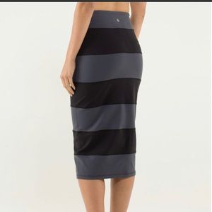 Lululemon Yoga Over Skirt Coal/Black size 8